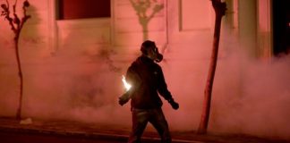 Επίθεση με μολότοφ στο κτίριο των ΜΑΤ και ΥΜΕΤ