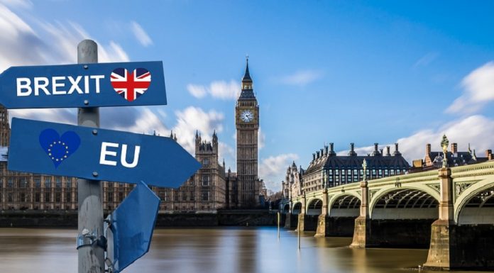 Brexit: Τι σημαίνει η συντριβή της Μέι – Ποια τα επόμενα βήματα