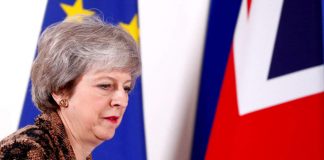 Telegraph: Η Μέι εξετάζει νέα αναβολή της ψηφοφορίας για το Brexit