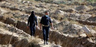 Ομαδικός τάφος με δεκάδες αποκεφαλισμένα λείψανα βρέθηκε σε θύλακα της ISIS