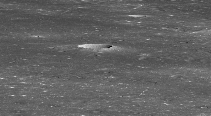 Δορυφόρος της NASA φωτογράφησε το κινεζικό σκάφος στην “σκοτεινή” πλευρά της Σελήνης (Εικόνες)