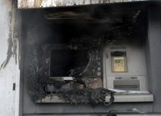 Θεσσαλονίκη: Άγνωστοι έβαλαν φωτιά σε ΑΤΜ
