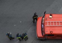 Οδηγός βρέθηκε νεκρός μέσα στο αυτοκίνητό του που πήρε φωτιά