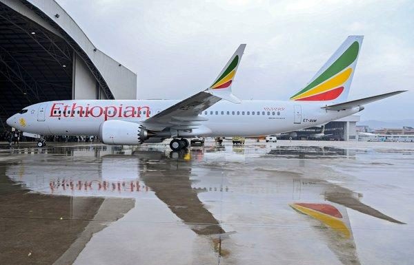 Καταρρέει η μετοχή της Boeing: Απώλειες δισεκατομμυρίων μετά το πολύνεκρο δυστύχημα