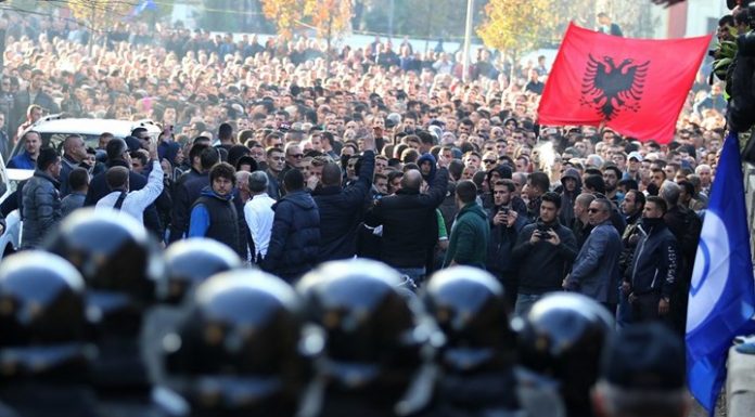 Αλβανία: Μαζικές κινητοποιήσεις κατά του Ε. Ράμα από την αντιπολίτευση
