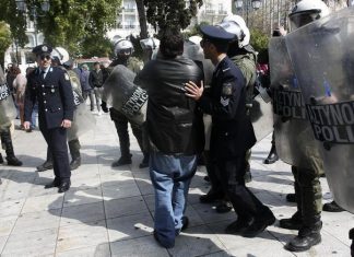 Προληπτικές προσαγωγές διαδηλωτών στο Σύνταγμα, πριν από την παρέλαση