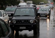 “Έμφραγμα” στο κέντρο της Αθήνας λόγω βροχής: Ποιοι δρόμοι έχουν συμφόρηση