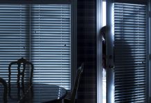 Κουκουλοφόροι εισέβαλαν σε σπίτι επιχειρηματία στην Βούλα