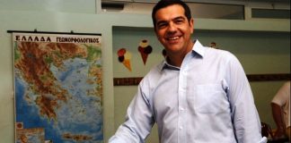 Αλ. Τσίπρας από την κάλπη: «Καλούμε τους πολίτες να επιλέξουν προοδευτικούς υποψηφίους»