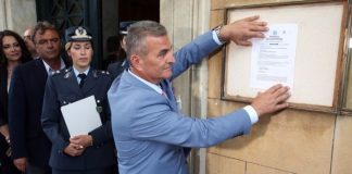 Είναι επίσημο, πάμε για εκλογές: Θυροκολλήθηκε το Προεδρικό Διάταγμα διάλυσης της Βουλής