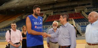 Στην προπόνηση της εθνικής ο Λευτέρης Αυγενάκης