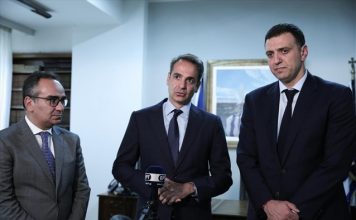 Επίσκεψη Μητσοτάκη στο υπουργείο Υγείας: Προσλήψεις προσωπικού όπου υπάρχει ανάγκη