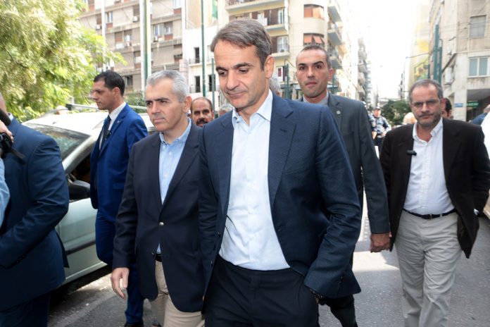 ΜΗΤΣΟΤΑΚΗΣ Κ ΕΠΙΣΚΕΨΗ ΣΤΟ ΑΣΤΥΝΟΜΙΚΟ ΤΜΗΜΑ ΟΜΟΝΟΙΑΣ