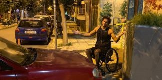 Ασυνείδητος οδηγός έκλεισε πέρασμα αναπήρων στη Θεσσαλονίκη – Το μήνυμα παραολυμπιονίκη