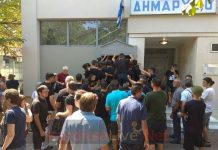Σε πολιορκία λόγω ανεμογεννητριών το Δημαρχείο Καρδίτσας (Εικόνες και βίντεο)