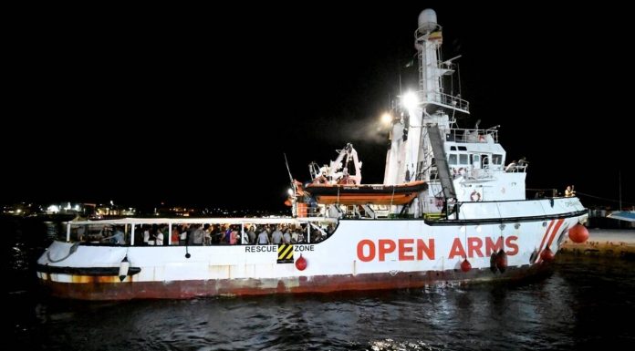 Ιταλία: Το Open Arms ελλιμενίστηκε στη Λαμπεντούζα και κατασχέθηκε