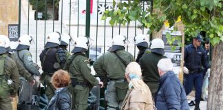 Για πρώτη φορά η ΕΛΑΣ στην ΑΣΟΕΕ: Συλλήψεις αλλοδαπών για λαθραία τσιγάρα