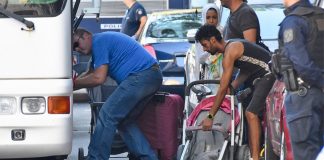 Αστυνομική επιχείρηση για εκκένωση κτιρίου με πάνω από 130 αλλοδαπούς
