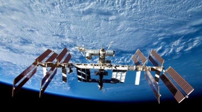 Αστροναύτες της NASA «περπάτησαν» έξω από τον ΔΔΣ – Η θέα κόβει την ανάσα (Βίντεο)