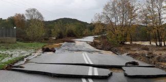 “Πνίγηκε” η Χαλκιδική: Χείμαρροι έχουν παρασύρει τα πάντα (Βίντεο)