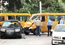 Γυναίκα οδηγός έπεσε πάνω σε σχολικό στη Βούλα – Πέντε παιδιά τραυματίστηκαν