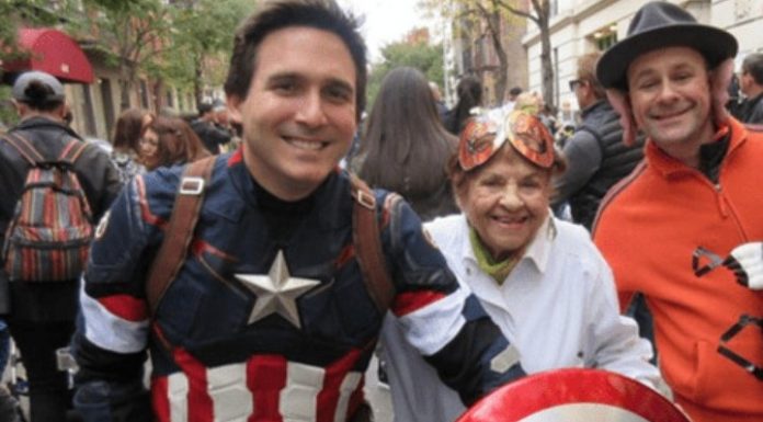 ΗΠΑ: Η Marvel ζήτησε από τοπικό σύμβουλο να μην ντύνεται Captain America
