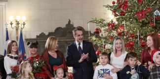 Στην Κάσο και στο Μέτσοβο για τα Χριστούγεννα ο Κυριάκος Μητσοτάκης