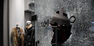 Καταδρομικές επιθέσεις κουκουλοφόρων σε Αθήνα και Θεσσαλονίκη