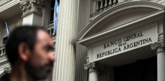 Fitch και S&P υποβάθμισαν σε κατάσταση «επιλεκτικής χρεοκοπίας» την Αργεντινή