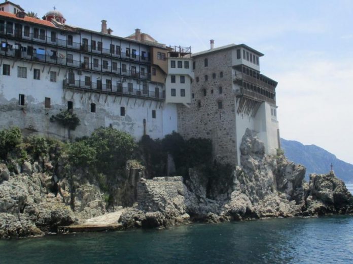 trekking-sto-agio-oros-kai-anavasi-stin-koryfi-athos-5-1920x956