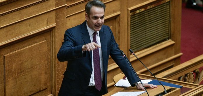 to-paraskinio-tis-relans-mitsotaki---ouefa-gia-to-podosfairo.w_hr