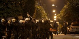 Πέντε συλλήψεις στο κτήριο της οδού Ματρόζου στο Κουκάκι: Ολοκληρώθηκε η επιχείρηση (Βίντεο)