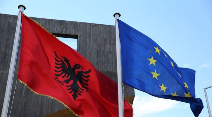 Κομισιόν σε Αλβανία: Πλήρης σεβασμός των δικαιωμάτων της Ελληνικής Εθνικής Μειονότητας