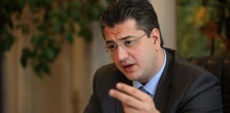 Απ. Τζιτζικώστας: «Λειτουργούμε με ψυχραιμία και αποφασιστικότητα»