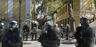 Αστυνομική επιχείρηση σε κατειλημμένο κτήριο στα Εξάρχεια