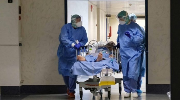 Ιταλία: Μικρή πτώση στους θανάτους και τα κρούσματα το τελευταίο 24ωρο