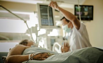 Αγωνία Ελλήνων γιατρών να μη βρεθούν μπροστά σε μακάβρια διλήμματα