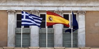 Στη Βουλή η ισπανική σημαία ως έκφραση αλληλεγγύης στον λαό της Ισπανίας