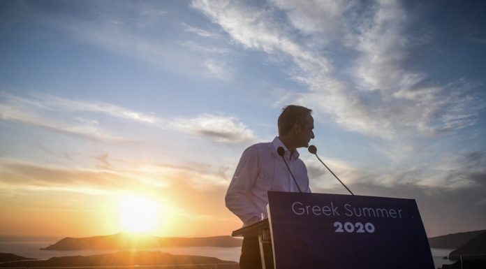 Αποθέωση από διεθνή ΜΜΕ: «Η Ελλάδα καλωσορίζει πάλι όλους τους τουρίστες»
