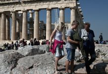 To σχέδιο της κυβέρνησης για το άνοιγμα του τουρισμού και την υγειονομική ενίσχυση των νησιών