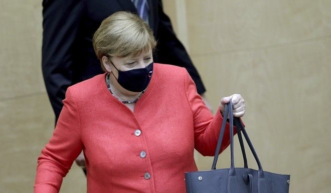 Πρώτη δημόσια εμφάνιση της Μέρκελ με μάσκα για τον κορωνοϊό