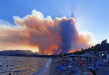 Σε εξέλιξη η πυρκαγιά στην Μάνη: Διάσπαρτες οι εστίες φωτιάς