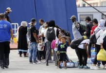 Πάνω από 900 αναγνωρισμένοι πρόσφυγες στην ηπειρωτική Ελλάδα από τα νησιά