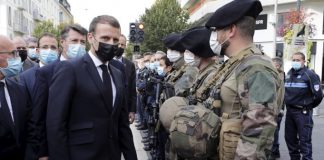 Ε. Μακρόν: Καμία υποχώρηση στις αξίες που συνιστούν τη Γαλλία
