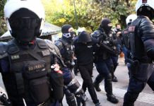 Ένταση στα Εξάρχεια: Πάνω από 100 προσαγωγές στο κέντρο της Αθήνας