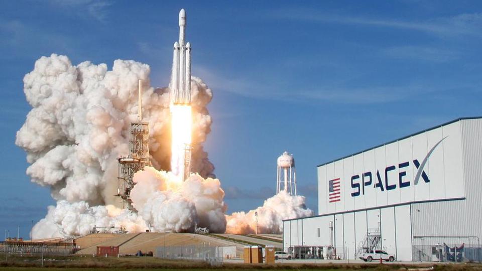 Η SpaceX εκτόξευσε τουρκικό τηλεπικοινωνιακό δορυφόρο