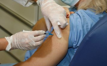 ΕΚΠΑ: Οι αλλεργικές αντιδράσεις στο εμβόλιο κατά του κορωνοϊού είναι σπάνιες
