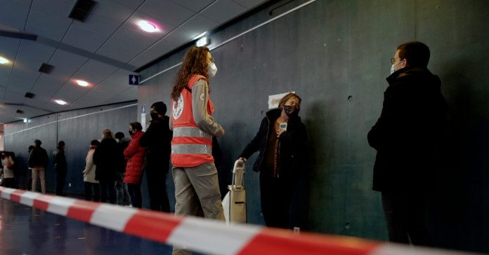 Γαλλία: Η κατάσταση είναι ανησυχητική εκτιμούν οι λοιμωξιολόγοι
