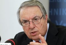 Γ. Μπαμπινιώτης: Αυθημερόν στον Εισαγγελέα να καταθέσουν οι 285 απόφοιτοι του Αρσακείου Ψυχικού