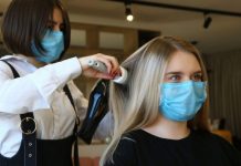 Επαναλειτουργούν κομμωτήρια, αρχαιολογικοί χώροι, πάρκα: Πως θα γίνονται οι μετακινήσεις